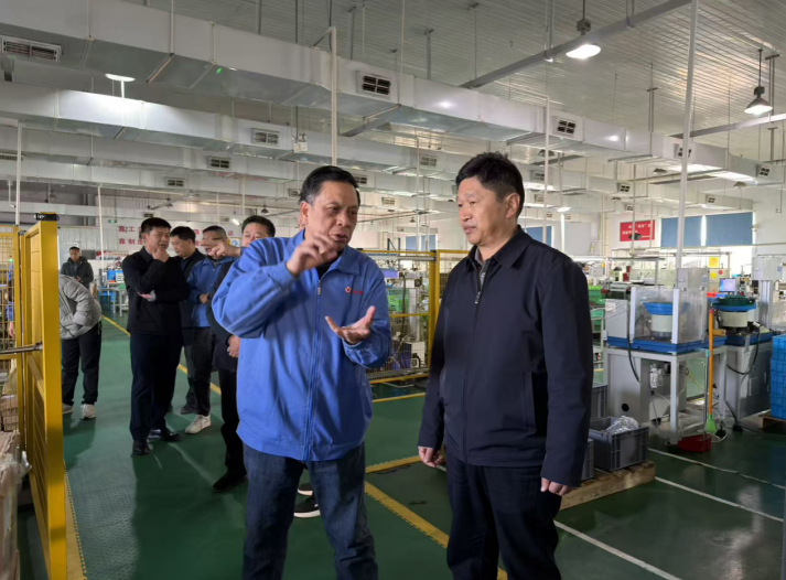 2025年11月27日，安陽市人大常委會(huì)副主任、市總主席工會(huì)夏軍，安陽市總工會(huì)黨組書記、常務(wù)副主席華德強(qiáng)一行蒞臨公司調(diào)研。